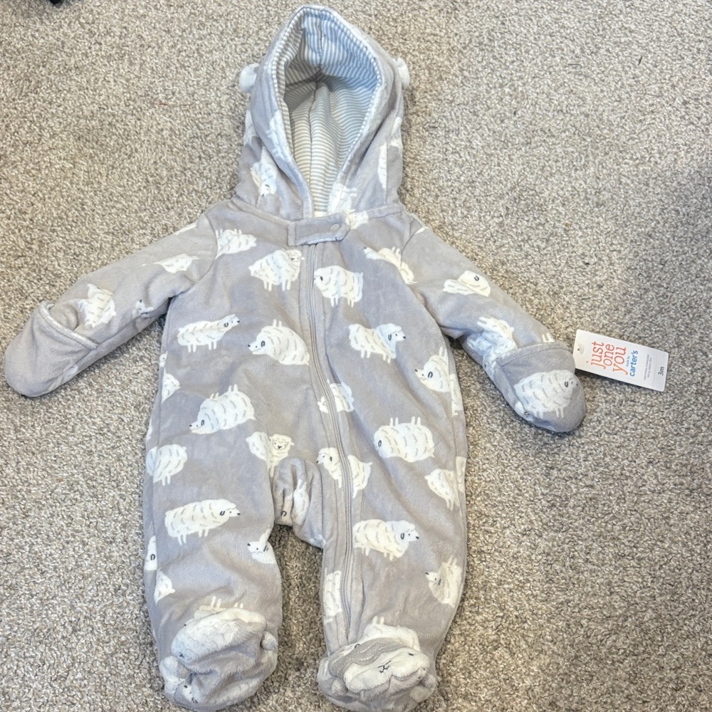 New with tags! Winter baby outfit with hood